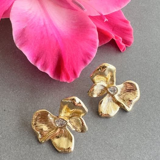 FRIIHOF SIIG ØRERINGE, FLOWER EARRING, GULDBELAGT