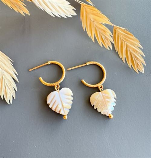 FRIIHOF SIIG ØRERINGE, MOTHER OF PEARL EARRING, GULDBELAGT