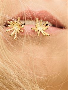 FRIIHOF SIIG ØRERINGE, AILA EARRING, GULDBELAGT