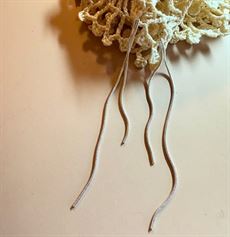 FRIIHOF +SIIG ØRERINGE, STRING EARRING, SØLVBELAGT