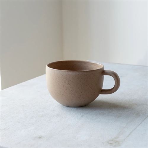 JULIE DAMHUS STUDIO KOP, ODA TE KOP MED HANK, BEIGE