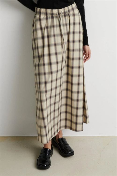 SECOND FEMALE NEDERDEL, LIRIA SKIRT, RUTABAGA